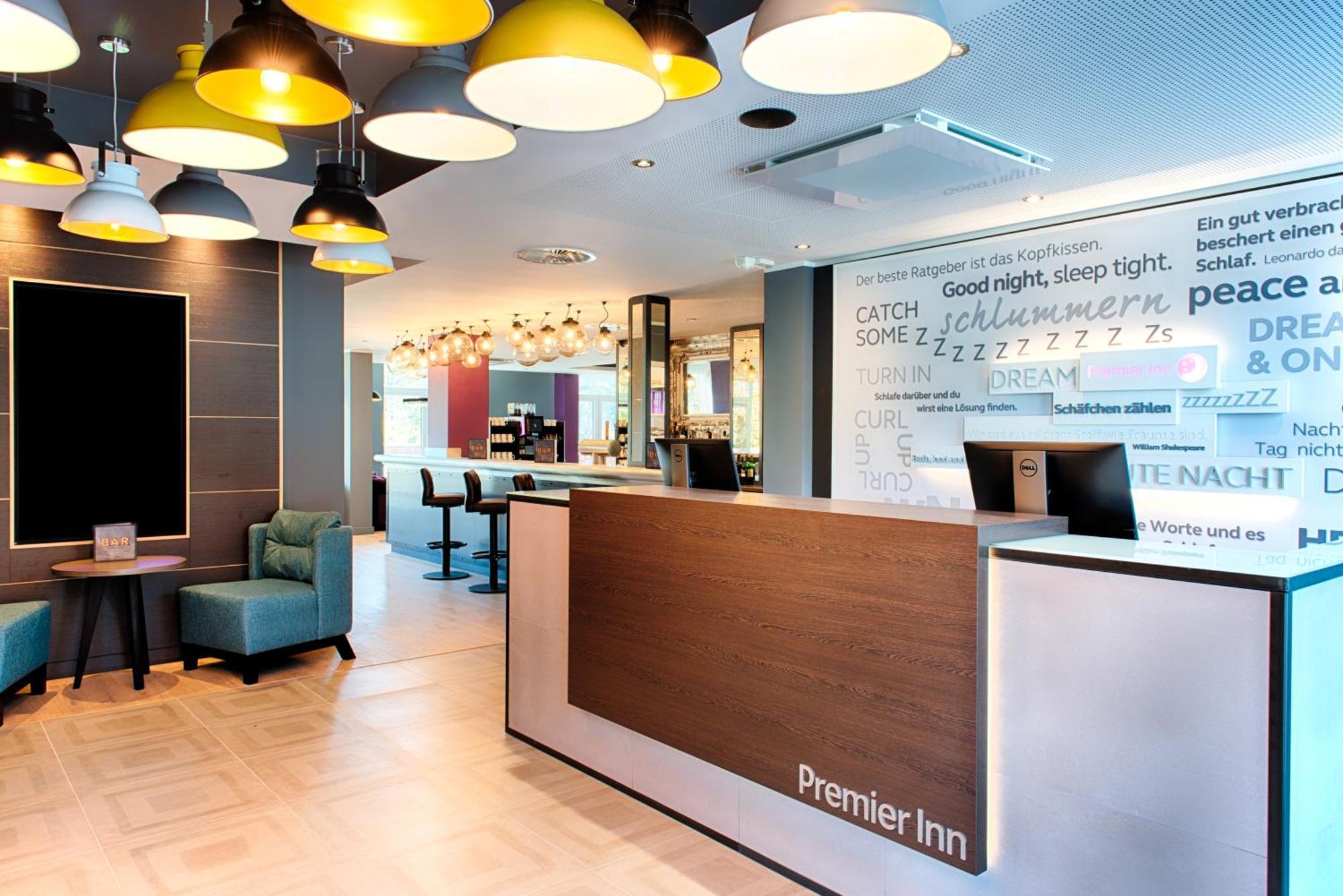 Premier Inn Luebeck City Stadtgraben Exterior foto
